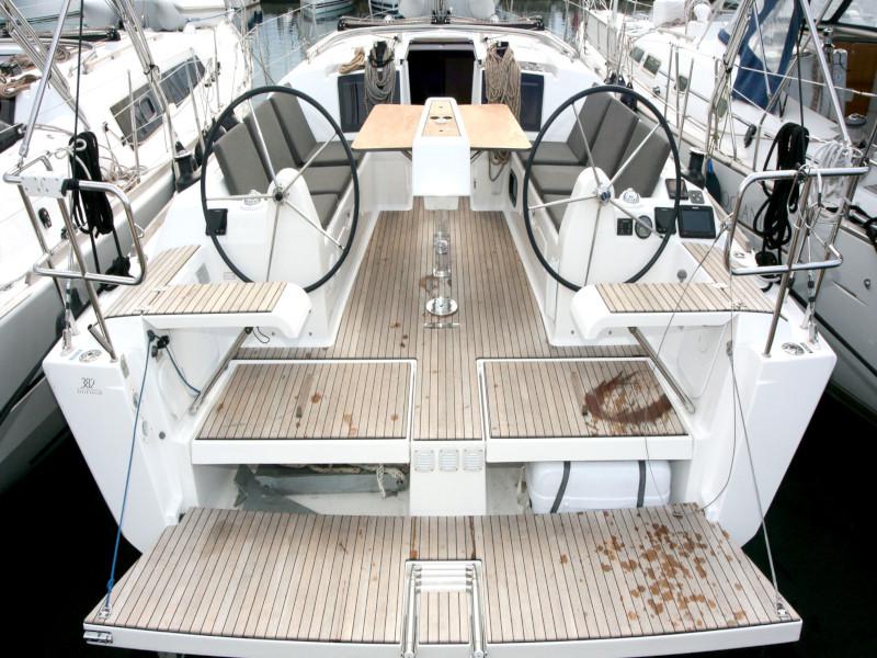 Book yachts online - sailboat - Dufour 382 Grand Large - 2 cab - Lia - rent