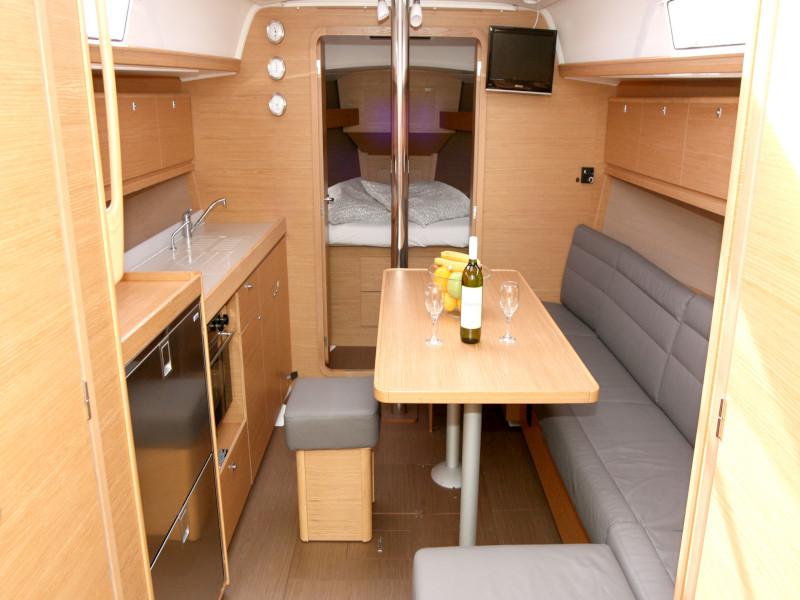 Book yachts online - sailboat - Dufour 382 Grand Large - 2 cab - Lia - rent
