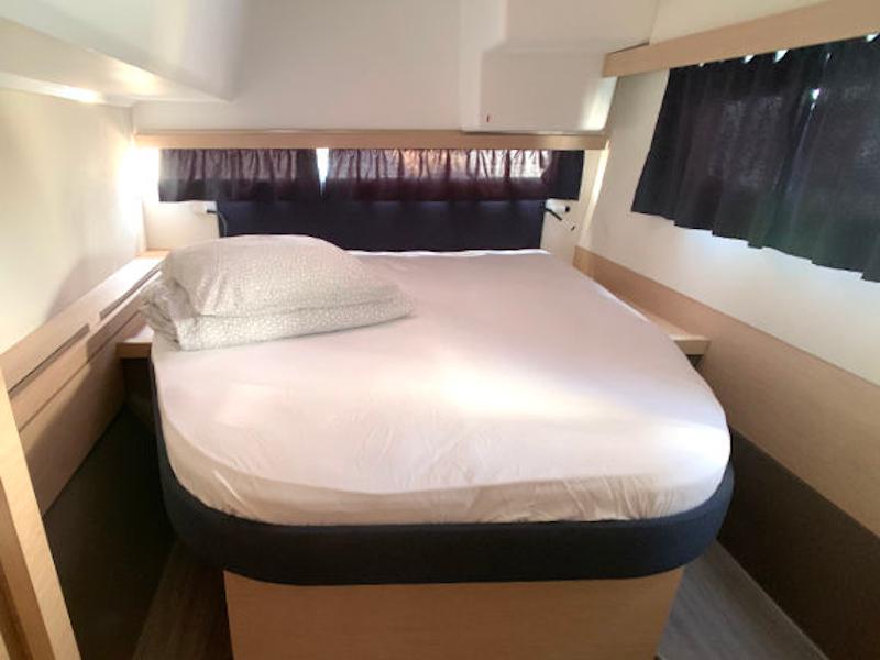 Book yachts online - catamaran - Lucia 40 - 3 cab - Idefix - rent
