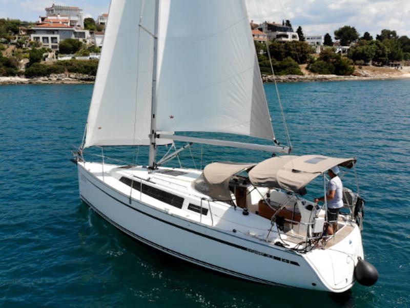 Book yachts online - sailboat - Bavaria Cruiser 33 - Chili - rent