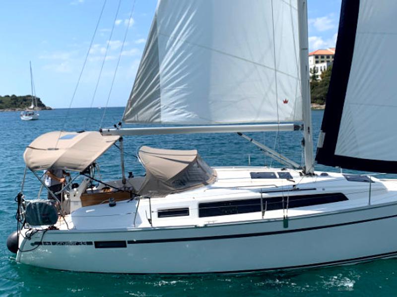 Book yachts online - sailboat - Bavaria Cruiser 33 - Chili - rent