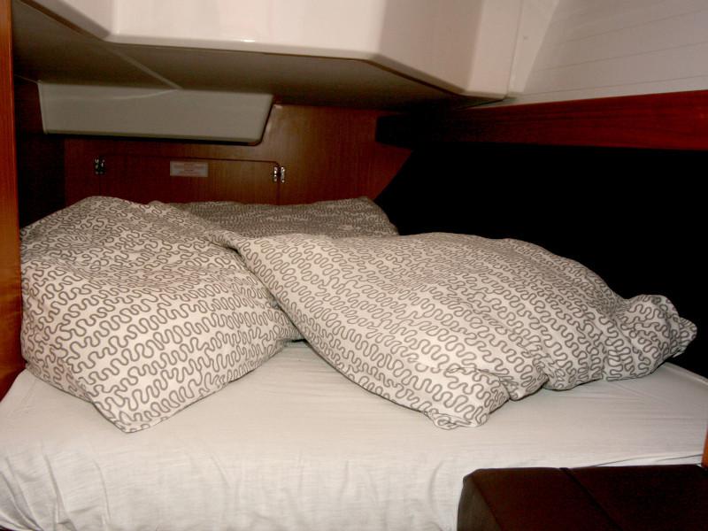 Book yachts online - sailboat - Bavaria Cruiser 37 - Bibi - rent