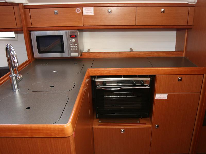 Book yachts online - sailboat - Bavaria Cruiser 37 - Bibi - rent