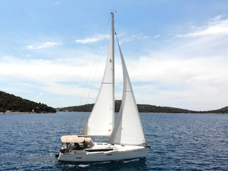 Book yachts online - sailboat - Sun Odyssey 389 - Amadeus - rent