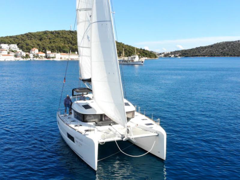 Book yachts online - catamaran - Lagoon 40 - Balance 69 - rent