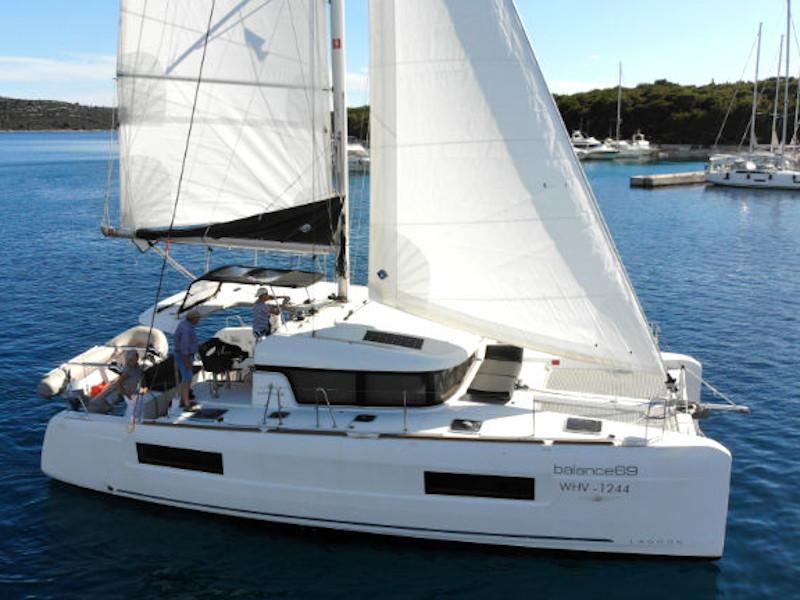 Book yachts online - catamaran - Lagoon 40 - Balance 69 - rent