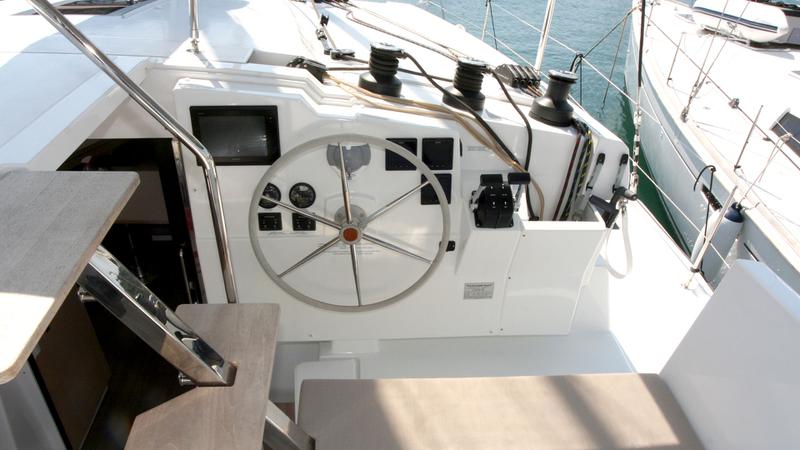 Book yachts online - catamaran - Lucia 40 - Luna Rossa II - rent