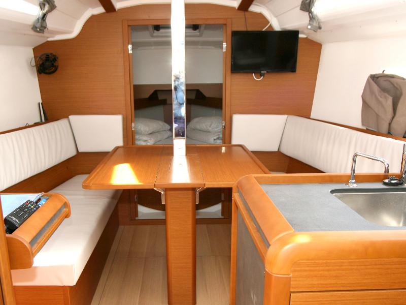 Book yachts online - sailboat - Sun Odyssey 349 - Antonija - rent