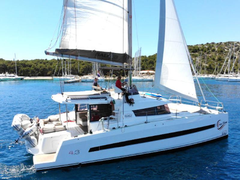 Book yachts online - catamaran - Bali 4.3 - Carpe Ventum - rent