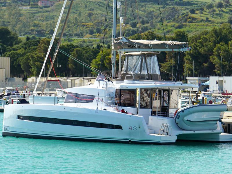 Book yachts online - catamaran - Bali 4.3 - Carpe Ventum - rent