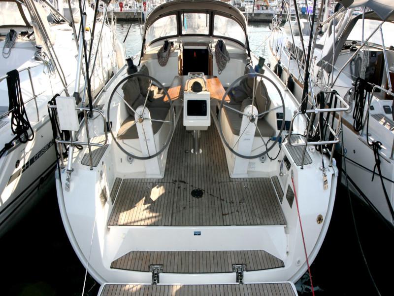 Book yachts online - sailboat - Bavaria Cruiser 41 - Raven - rent