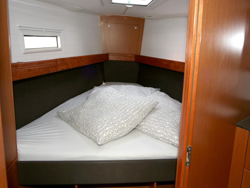 Book yachts online - sailboat - Bavaria Cruiser 41 - Raven - rent