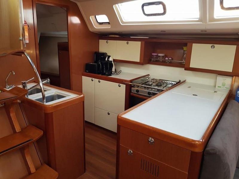 Book yachts online - sailboat - Beneteau 54 - Mambo - rent