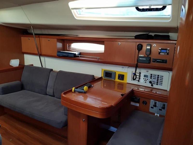 Book yachts online - sailboat - Beneteau 54 - Mambo - rent