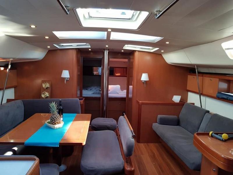 Book yachts online - sailboat - Beneteau 54 - Mambo - rent