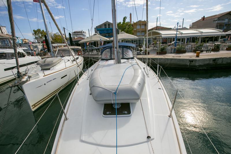 Book yachts online - sailboat - Sun Odyssey 42 i - SOD42i - rent