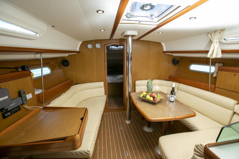 Book yachts online - sailboat - Sun Odyssey 42 i - SOD42i - rent
