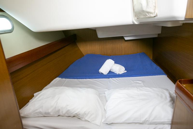Book yachts online - sailboat - Sun Odyssey 42 i - SOD42i - rent