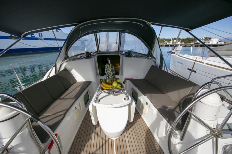 Book yachts online - sailboat - Sun Odyssey 42 i - SOD42i - rent