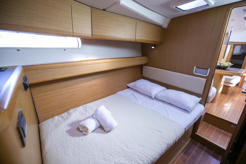Book yachts online - sailboat - Jeanneau 57 - Messenger - rent