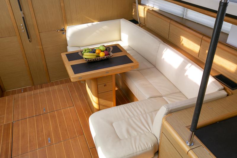Book yachts online - sailboat - Jeanneau 57 - Messenger - rent