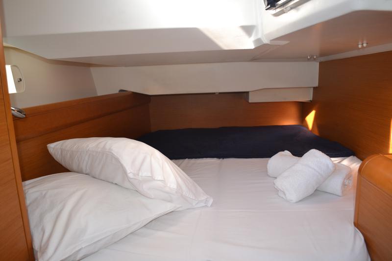 Book yachts online - sailboat - Sun Odyssey 439 - Triada / with bow thruster &amp; solar panels - rent