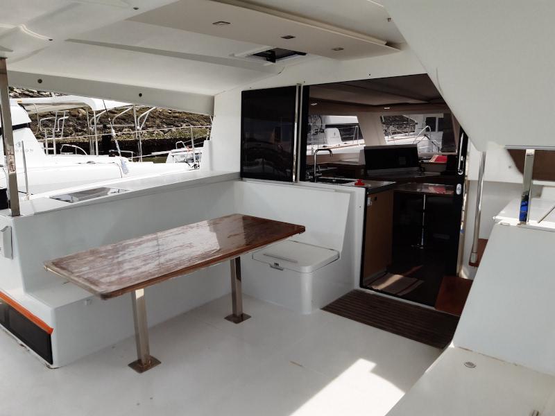 Book yachts online - catamaran - Lucia 40 - Rhum marin - rent