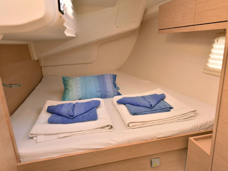 Book yachts online - sailboat - Hanse 418 - YAVANSU - rent