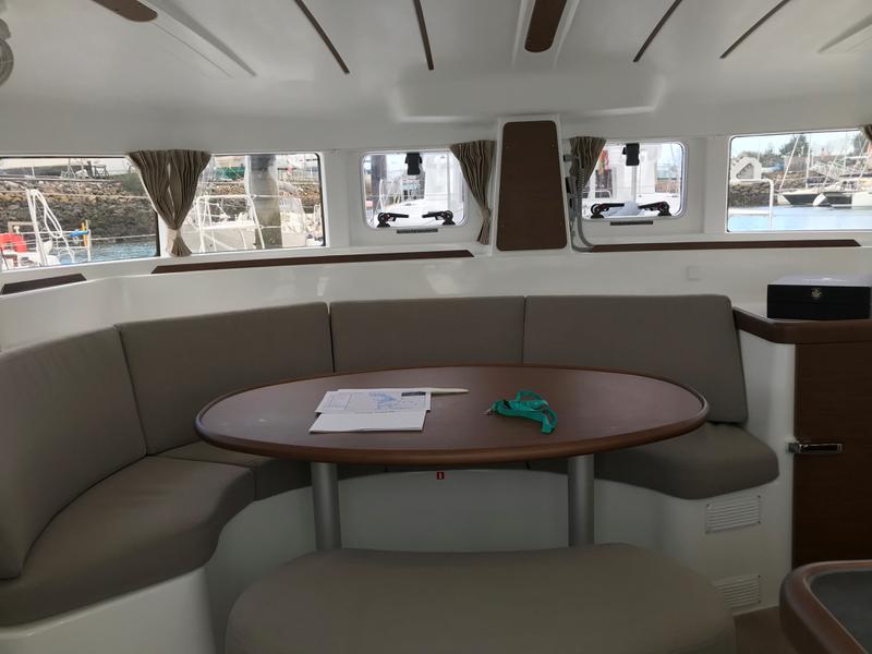 Book yachts online - catamaran - Lagoon 380 - Tarawa 3 - rent