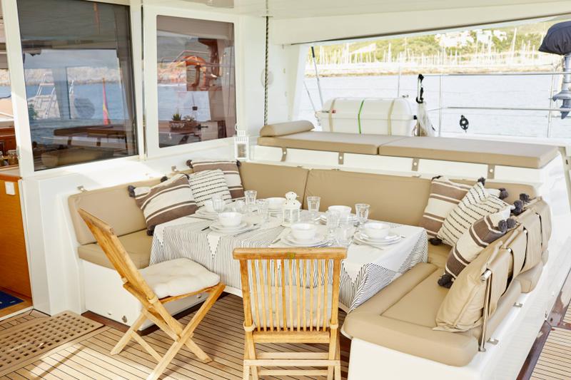 Book yachts online - catamaran - Lagoon 560 - Big Gani - rent