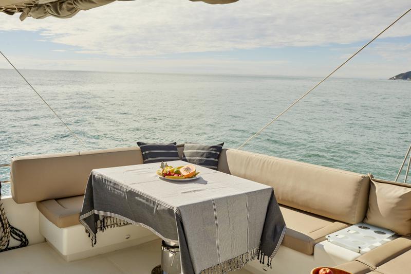 Book yachts online - catamaran - Lagoon 560 - Big Gani - rent