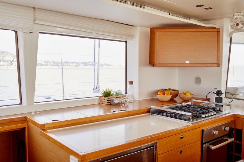 Book yachts online - catamaran - Lagoon 560 - Big Gani - rent