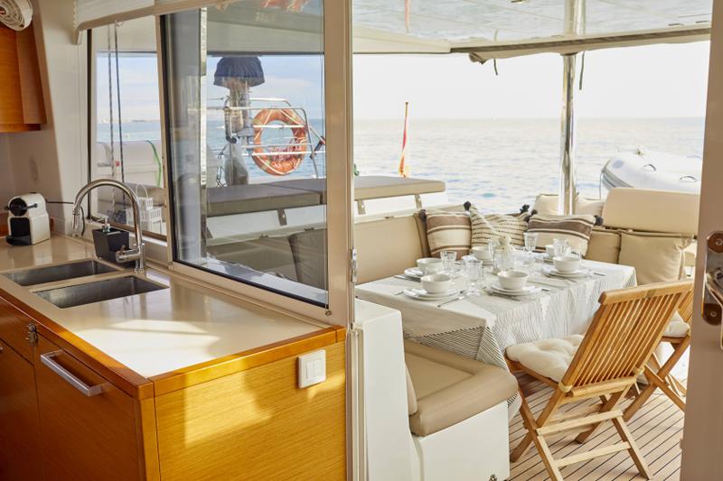Book yachts online - catamaran - Lagoon 560 - Big Gani - rent
