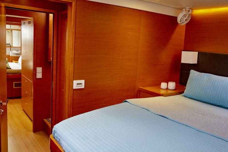 Book yachts online - catamaran - Lagoon 560 - Big Gani - rent