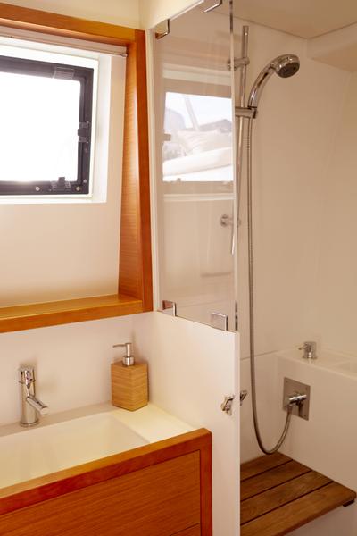 Book yachts online - catamaran - Lagoon 560 - Big Gani - rent