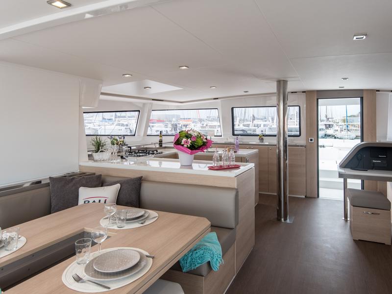 Book yachts online - catamaran - Bali 5.4. - Amura - rent