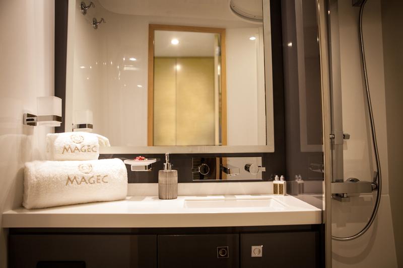 Book yachts online - catamaran - Victoria 67 - Magec - rent