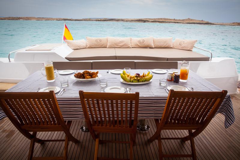 Book yachts online - catamaran - Victoria 67 - Magec - rent