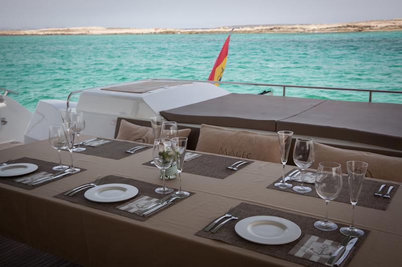 Book yachts online - catamaran - Victoria 67 - Magec - rent