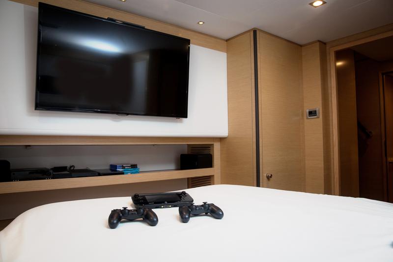 Book yachts online - catamaran - Victoria 67 - Magec - rent