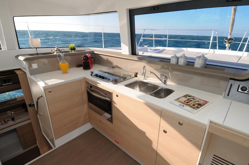Book yachts online - catamaran - Bali 4.1 - Intrepido - rent