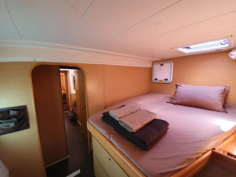 Book yachts online - catamaran - Lagoon 420 - Exit Strategy - rent