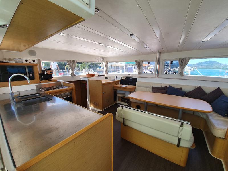 Book yachts online - catamaran - Lagoon 420 - Exit Strategy - rent