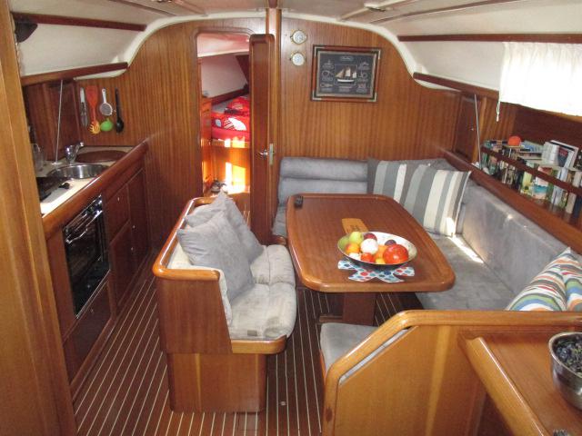 Book yachts online - sailboat - Bavaria 38 Holiday - Whisper III - rent