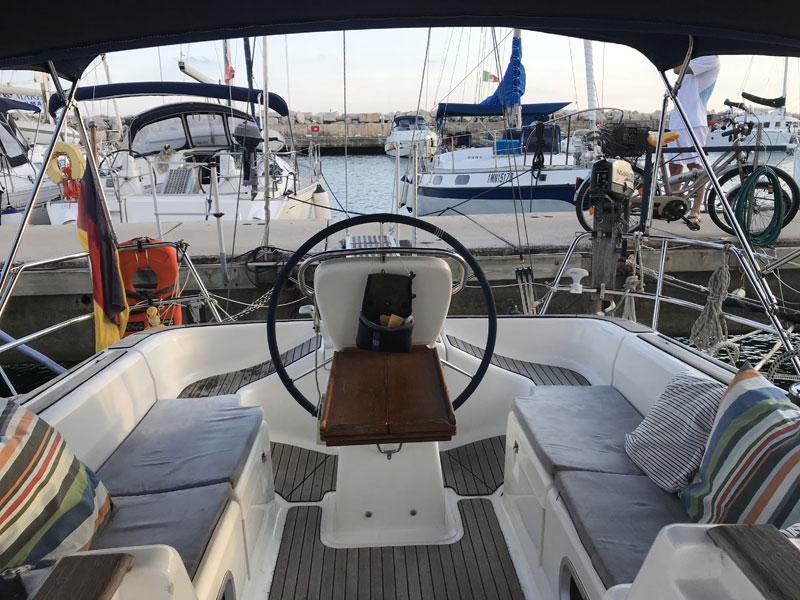 Book yachts online - sailboat - Bavaria 38 Holiday - Whisper III - rent