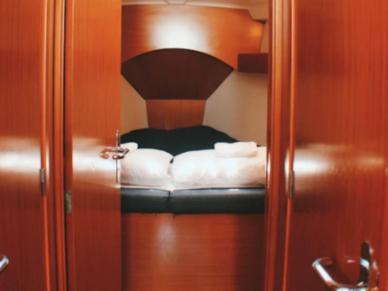 Book yachts online - sailboat - Cyclades 43.4 - Estera - rent