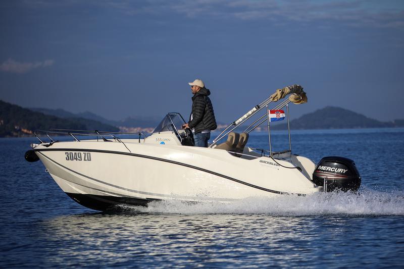 Book yachts online - motorboat - Quicksilver Activ 555 - no name - rent