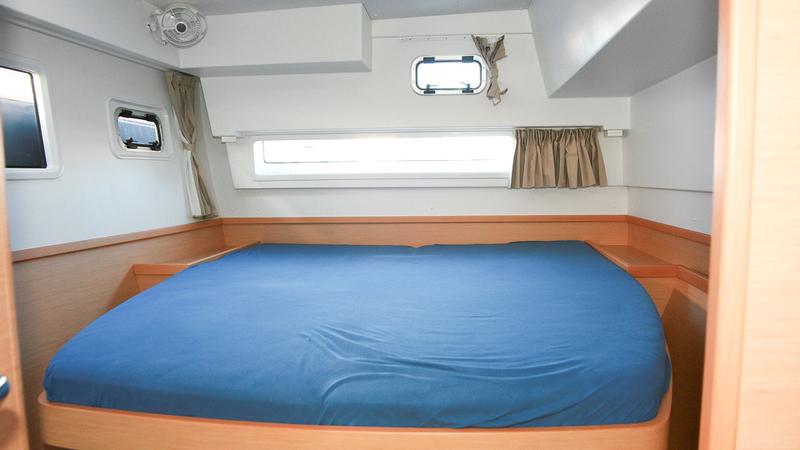 Book yachts online - catamaran - Lagoon 42 - Sunshine - rent