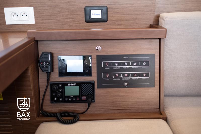Book yachts online - catamaran - Lagoon 40 - Meliti - A/C &amp; Watermaker &amp; Generator - 4+2 Cabins/4 Heads - rent