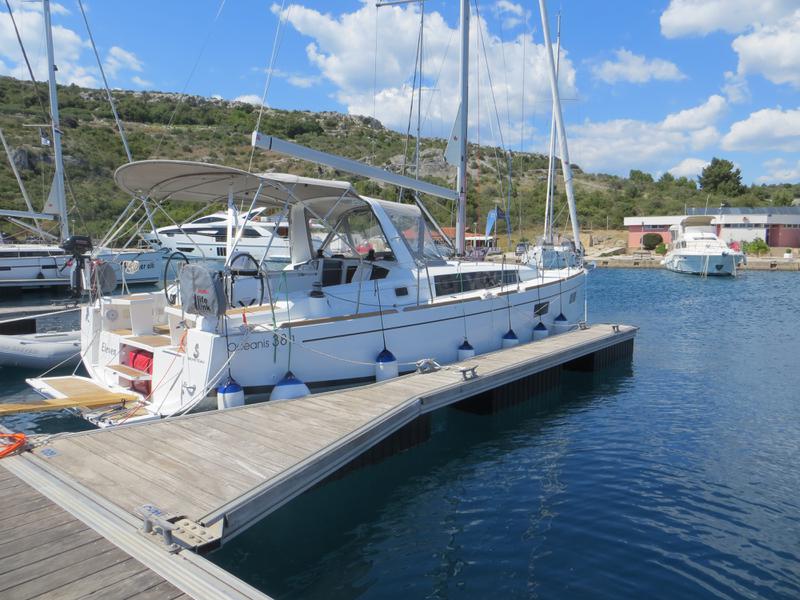 Book yachts online - sailboat - Oceanis 38.1 - Eleven - rent